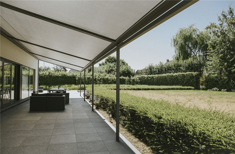 rolovacia-pergola-terasova-markiza-hrv-80-zip-2p-2.png